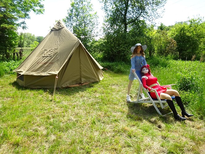 08_Petra_Emily_Enjoying_the_Sun