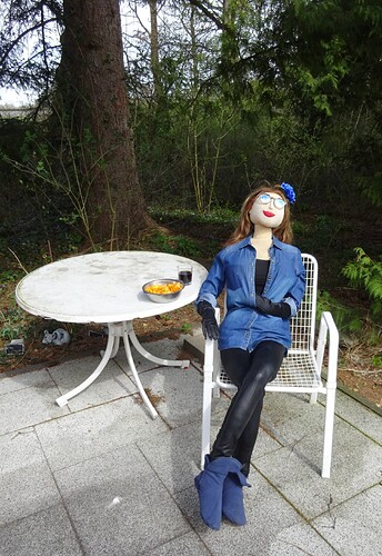 Anette_Garden_03_Table_Drink_Sun