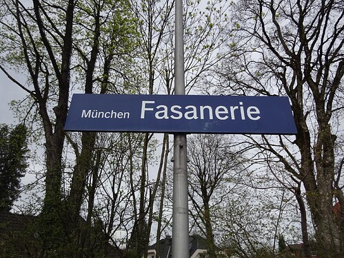 Anette_in_Tasche_04_Bahnhof_Fasanerie