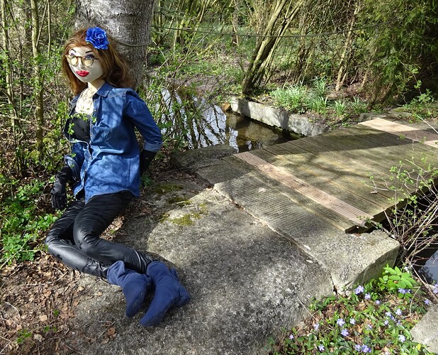 Anette_Garden_25_Sitting_at_River