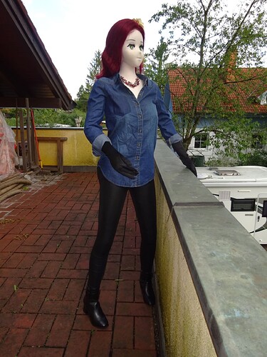 Petra_Shirt_Leggins_01_Terrace