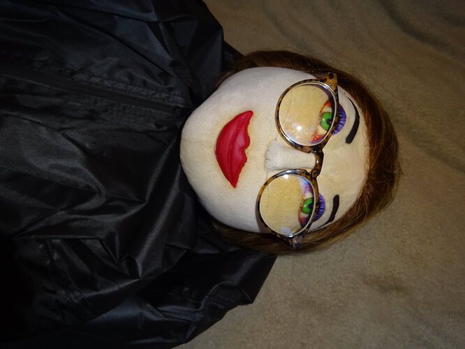 Anette_in_Bag_05_portrait