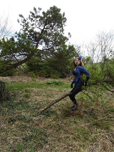 Anette_Garden_21_Sitting_Fallen_Tree