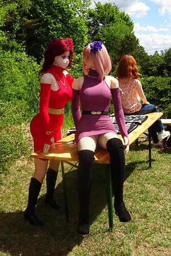 06_Petra_Lending_Lisa_Rose_and_Belt