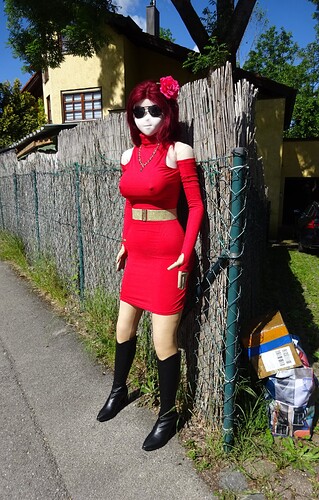 01_Petra_Waiting_for_Taxi_01