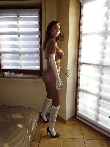 Maria_Getting_Ready_01