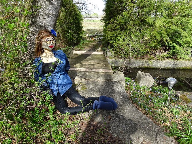 Anette_Garden_25_Sitting_at_River_02