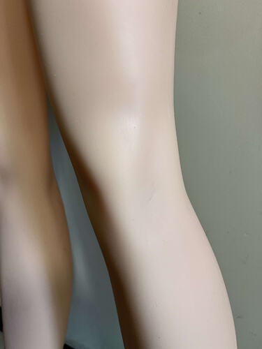 Leg scratch 腿部划痕