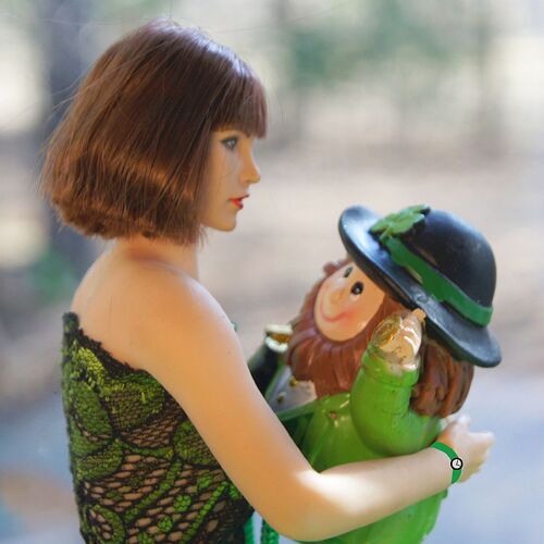 Erin in Luck o the Irish 01