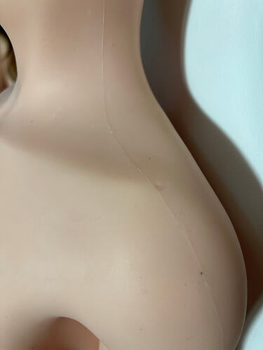 Shoulder Pits 肩膀坑洼