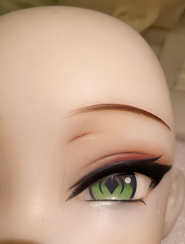 Minor peeling on the eyebrow area-眉毛处轻微掉皮