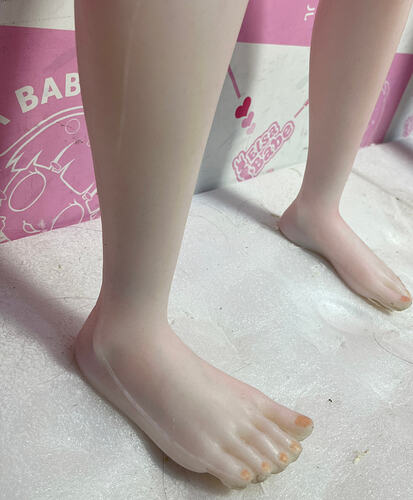 Obvious mold lines on feet-脚部合模线明显