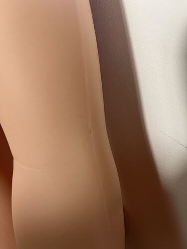 Leg Pits 腿部坑洼