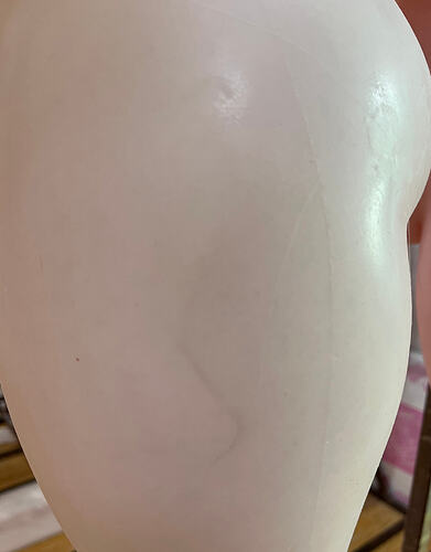Mark on hip-臀部有黑印