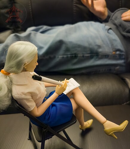 Therapist Evey in Loneliness Cured