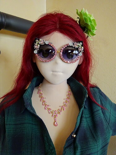 Petra_Green_Shirt_02_Portrait