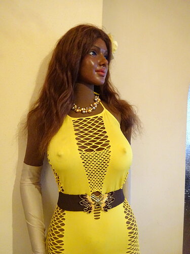 Michelle_2_Hotties_in_da_Corner_03