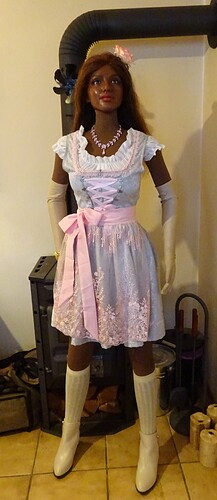 Michelle_Dirndl_01
