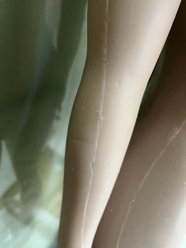 Air pinholes and indentations on arms-手臂有气泡空洞和坑洼